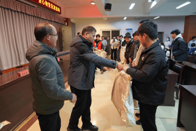 ����ů�Ĳ����ȣ�פ����ְҵ����ѧԺΪ����ѧ���Ͷ���