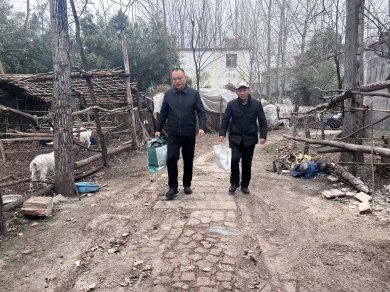 ƽ�����е�ְҵѧУ�뻧ο�ʰѹػ��͵��Ŀ���