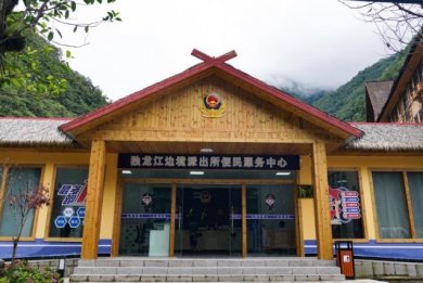 云南怒江公安:“万能”便民服务站的含金量